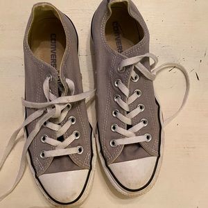 Gray converse Chuck Taylor’s   Women 8 Men 6